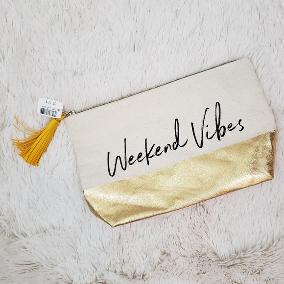 Handbags - 3/$15 • Weekend Vibes Zipper Bag